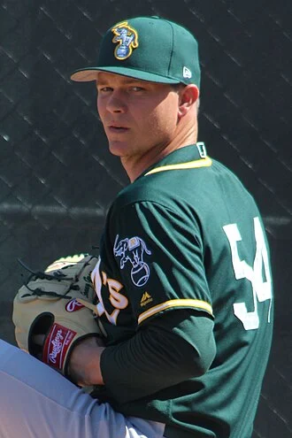Sonny Gray height profile photo