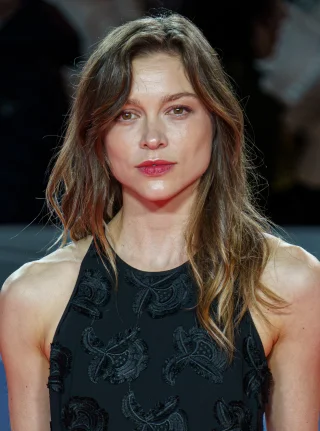 Sophie Cookson height profile photo