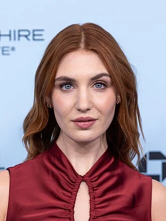 Sophie Nélisse height profile photo