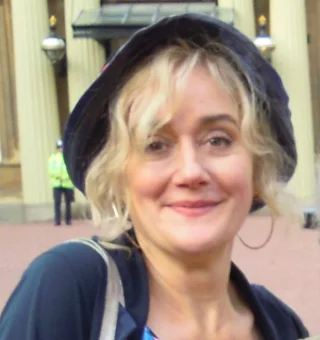 Sophie Thompson height profile photo
