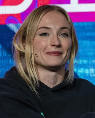 Sophie Turner height profile photo