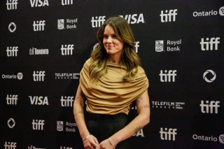 Sosie Bacon height profile photo