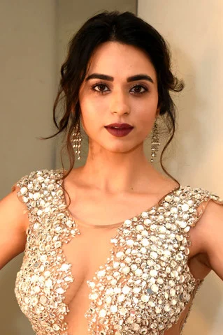 Soundarya Sharma height profile photo