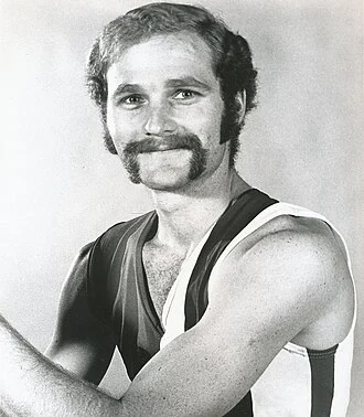 Stan Love (basketball) height profile photo