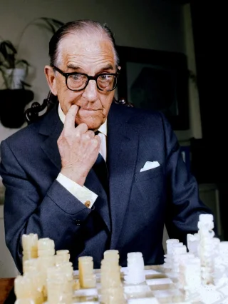 Stanley Holloway height profile photo