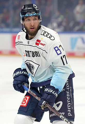 Stefan Matteau height profile photo