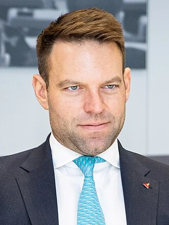 Stefanos Kasselakis height profile photo
