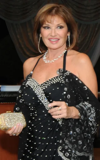 Stephanie Beacham height profile photo