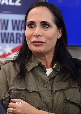 Stephanie Grisham height profile photo