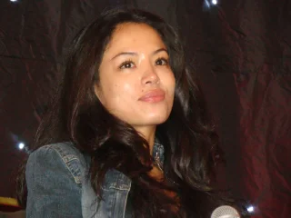 Stephanie Jacobsen height profile photo