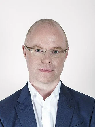 Stephen Donnelly height profile photo