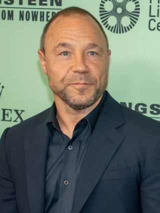 Stephen Graham height profile photo