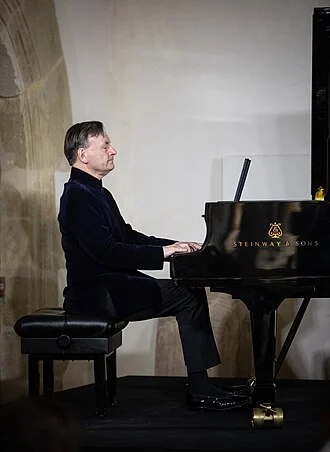 Stephen Hough height profile photo