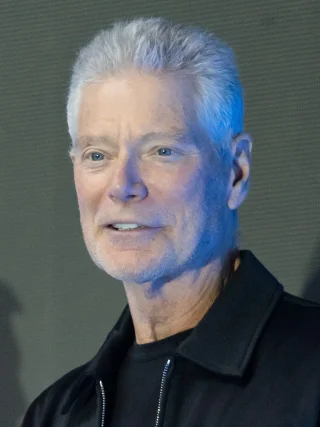 Stephen Lang height profile photo