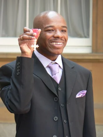 Stephen Wiltshire height profile photo