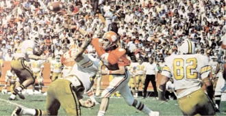 Steve Fuller (American football) height profile photo