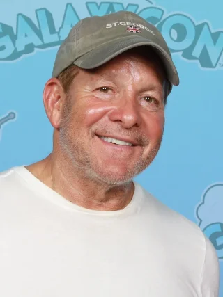 Steve Guttenberg height profile photo