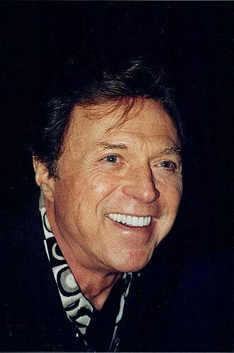 Steve Lawrence height profile photo