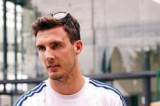 Steven Finn height profile photo