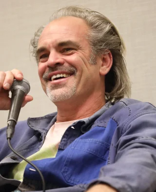 Steven Ogg height profile photo