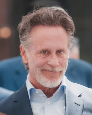 Steven Weber height profile photo