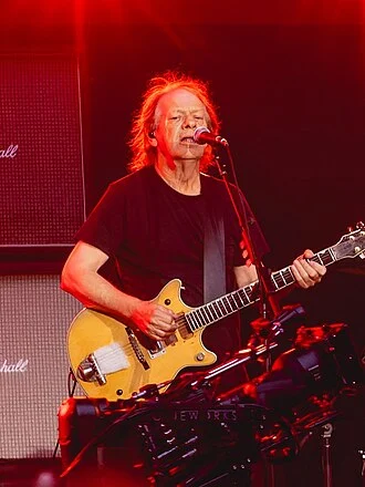 Stevie Young height profile photo