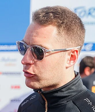 Stoffel Vandoorne height profile photo