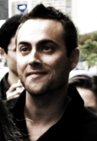 Stuart Townsend height profile photo