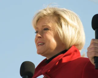 Sue Barker height profile photo