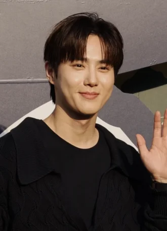 Suho height profile photo