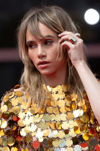 Suki Waterhouse height profile photo