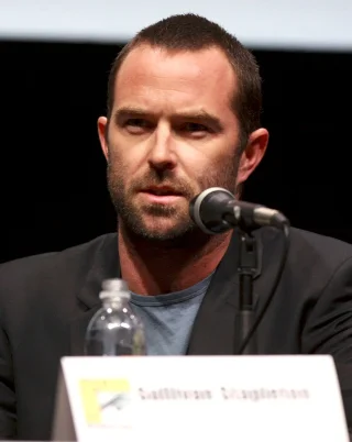 Sullivan Stapleton height profile photo