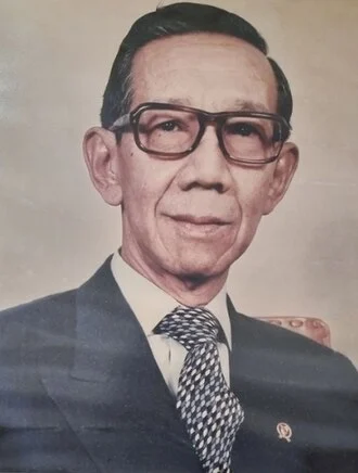 Sumitro Djojohadikusumo height profile photo