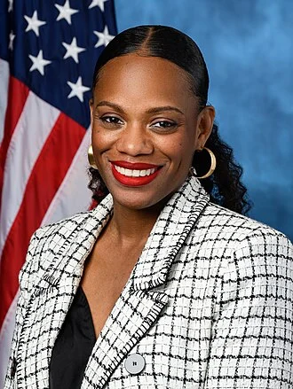Summer Lee height profile photo