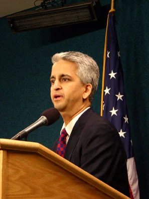 Sunil Gulati height profile photo