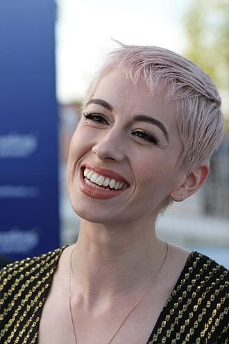 SuRie height profile photo