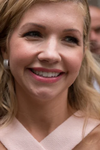 Susan Yeagley height profile photo