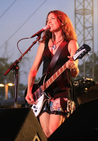 Susanna Hoffs height profile photo