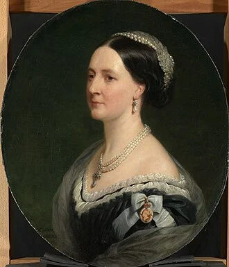 Susanna Innes-Ker, Duchess of Roxburghe height profile photo