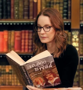 Susie Dent height profile photo