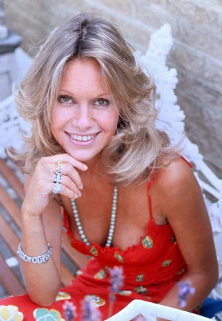 Suzanna Leigh height profile photo