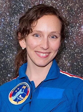 Suzanna Randall height profile photo