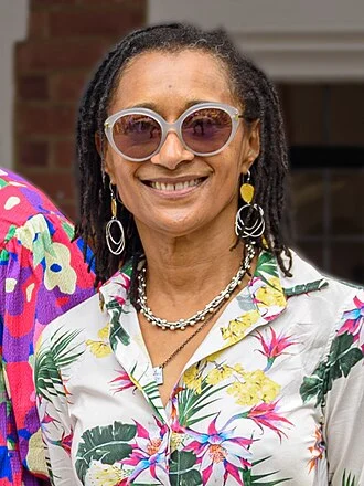 Suzanne Packer height profile photo