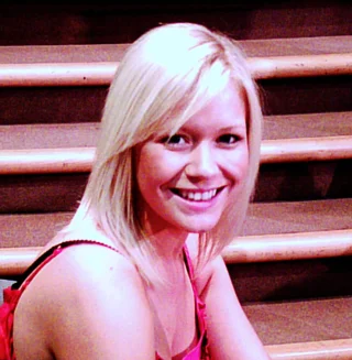 Suzanne Shaw height profile photo