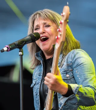 Suzi Quatro height profile photo