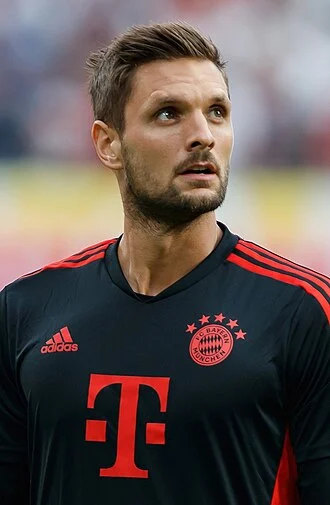 Sven Ulreich height profile photo