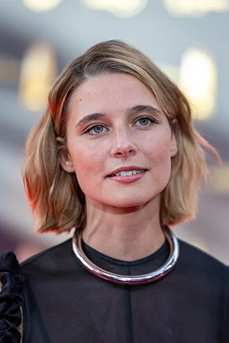 Svenja Jung height profile photo