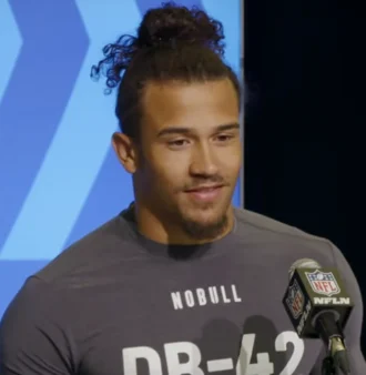 Sydney Brown (American football) height profile photo