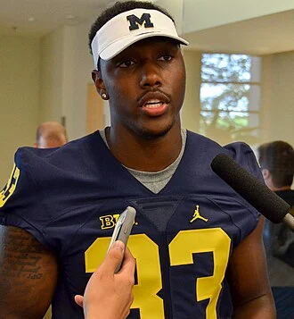 Taco Charlton height profile photo