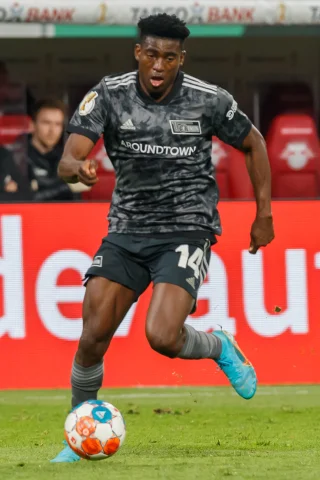 Taiwo Awoniyi height profile photo